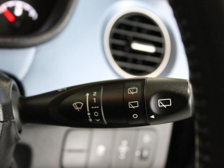 2015 Hyundai i10 - thumbnail 24