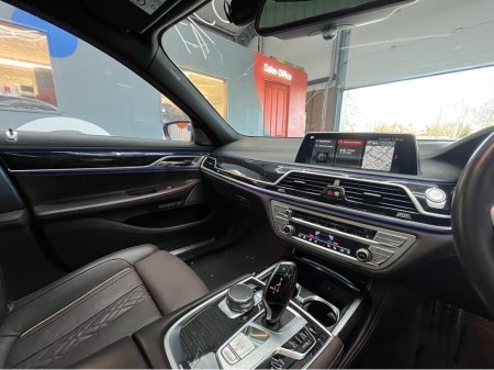 2017 BMW 7 Series 2017 BMW 740E IPERFORMANCE M-SPORT 2.0AUTOMATIC / CRUISE CONTROL / 360° PARKING CAMERA / ELECTRIC MEMORY HEATED & MASSAGING SEATS / PADDLE SHIFTERS / PANORAMIC SUNROOF / HEATED REAR SEATS thumbnail