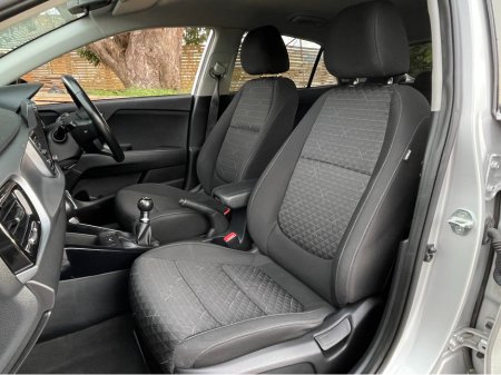 2022 Kia Rio - thumbnail 28