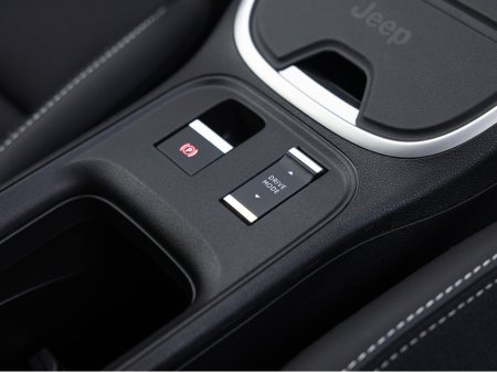 2026 Jeep Avenger HYBRID ALTITUDE 1.2 AT €33,995 thumbnail