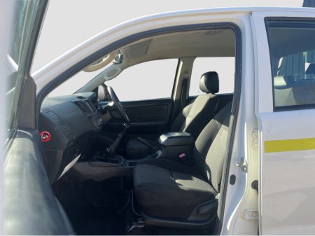 2016 Toyota Hilux - thumbnail 15