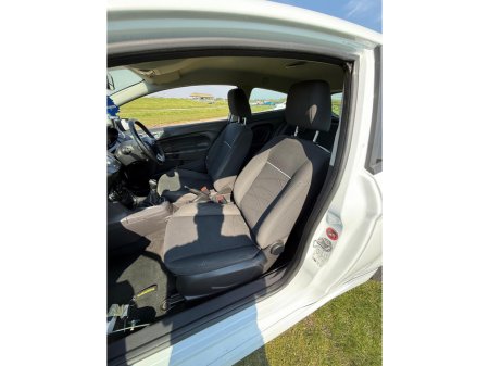 2013 Ford Fiesta - thumbnail 10