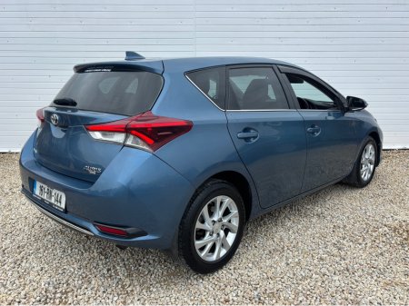 2016 Toyota Auris - thumbnail 3
