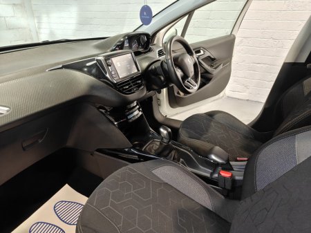 2019 Peugeot 2008 - thumbnail 19