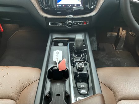 2022 Volvo XC60 €42950 2022 VOLVO XC60 RECHARGE PLUS T6 AWD PLUG-IN 2.0 AUTOMATIC / CRUISE CONTROL / 360° PARKING CAMERA / ELECTRIC MEMORY & HEATED SEATS / APPLE CARPLAY AND MORE €42,950 thumbnail