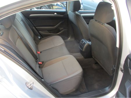 2018 Volkswagen Passat - thumbnail 10