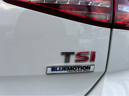 2017 Volkswagen Golf DBA-6RCJZ €16,500 thumbnail