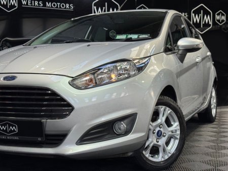 2013 Ford Fiesta - view 3