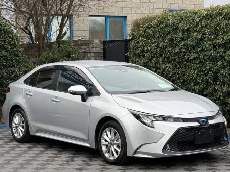 2020 Toyota Corolla 1.8 HYBRID // HEATED SEATS // REVERSE CAMERA // ADAPTIVE CRUISE CONTROL €19,900 thumbnail