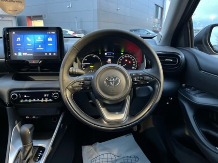 2025 Toyota Yaris - thumbnail 9