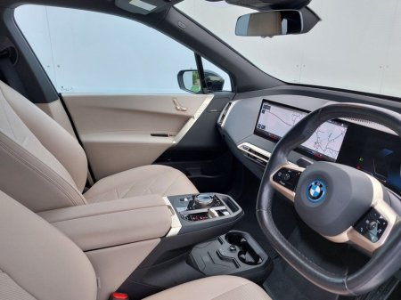 2023 BMW iX xDrive40 M Sport Edition €46,995 thumbnail