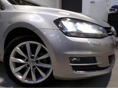 2015 Volkswagen Golf *ONLY 45,000*AUTO*VW GOLF 1.4 TSI HIGH-LINE*COLOUR CAMERA WITH ADAPTIVE CRUISE*UP-GRADED VW ALLOYS*XL MEDIA*HIGH-LINE BODY STYLING*FLAT-BOTTOM SPORT STEERING WHEEL WITH PADDLE SHIFT*RADAR ASSIST**ANTI €14,900 thumbnail