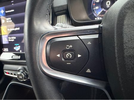 2021 Volvo XC40 - thumbnail 9