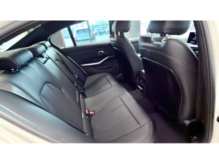 2025 BMW 3 Series - thumbnail 10