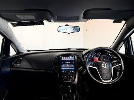 2012 Opel Astra - thumbnail 10