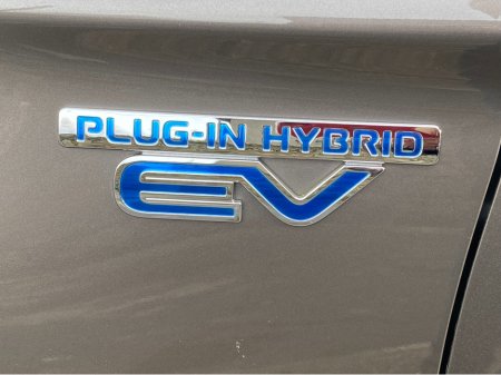 2016 Mitsubishi Outlander - thumbnail 6