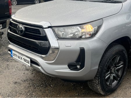 2021 Toyota Hilux - thumbnail 5