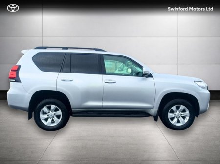 2023 Toyota Landcruiser - view 3