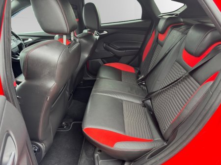 2018 Ford Focus - thumbnail 13