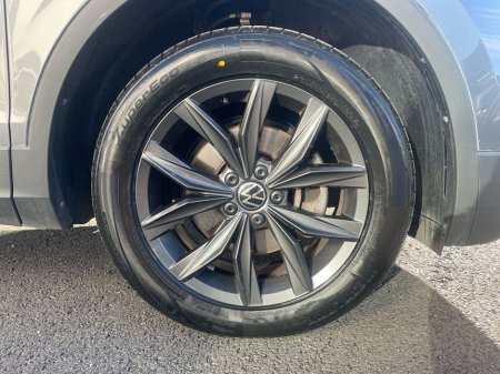2024 Volkswagen Tiguan Allspace 2.0 TDI 150HP Life DSG €44,975 thumbnail