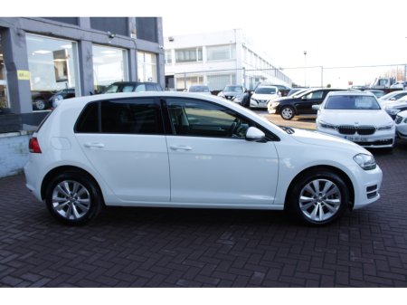 2016 Volkswagen Golf - view 3