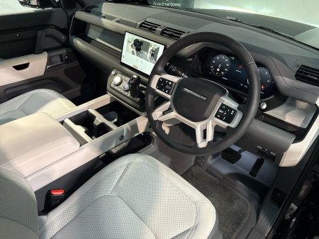 2025 Land Rover Defender 110 D350 DIESEL *N1 Commerical €98,750 thumbnail