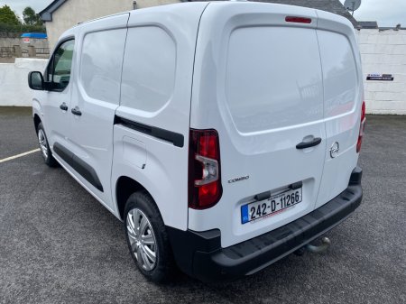 2024 Opel Combo  €20,950 thumbnail