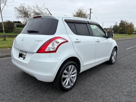 2014 Suzuki Swift - thumbnail 3