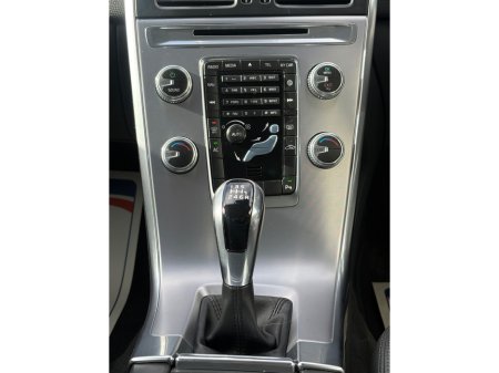 2017 Volvo XC60 - thumbnail 16