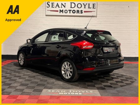 2016 Ford Focus - thumbnail 8