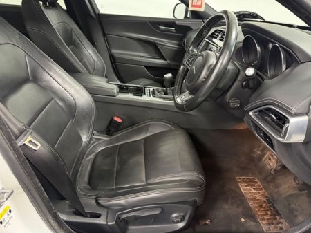 2016 Jaguar XE 2.0D R-sport (163PS) 4DR €12,777 thumbnail
