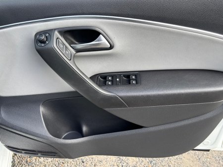 2015 Volkswagen Polo - thumbnail 8