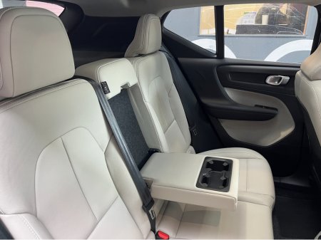 2020 Volvo XC40 - thumbnail 16