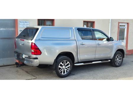 2017 Toyota Hilux - thumbnail 3