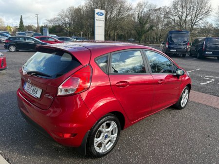 2017 Ford Fiesta - thumbnail 4