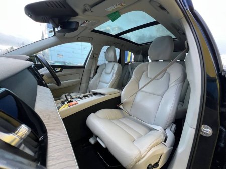 2023 Volvo XC60 T6 DARK PLUS AWD 2.0 HYBRID // OPENING PAN ROOF // 360 DEGREE PARKING CAMERAS // APPLE CARPLAY/ANDROID AUTO €39,950