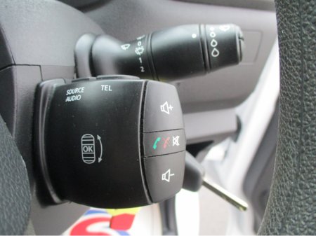 2021 Nissan NV400 - thumbnail 21