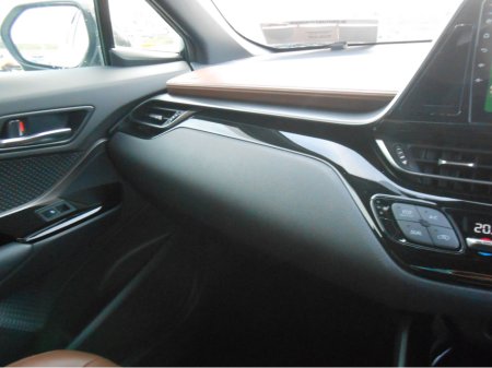 2019 Toyota C-HR Sport Hybrid €21,995 thumbnail