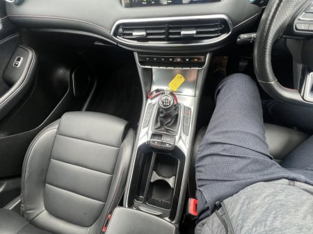 2023 MG HS Excite thumbnail