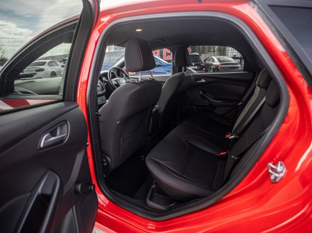 2017 Ford Focus - thumbnail 25