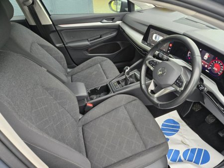 2023 Volkswagen Golf 1.0 TSI 110HP Life €25,950 thumbnail