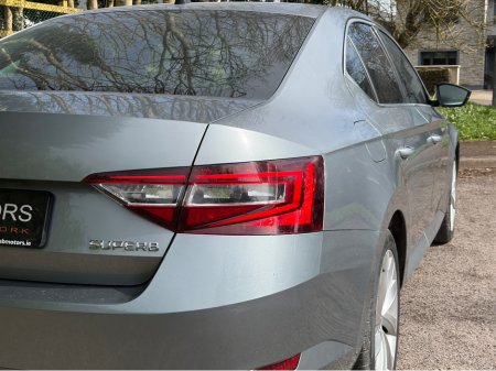 2016 Skoda Superb - thumbnail 11