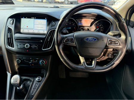 2018 Ford Focus - thumbnail 12