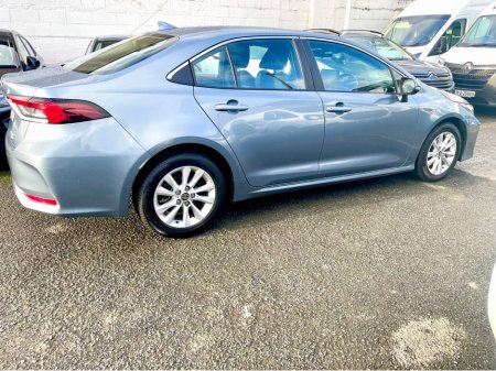 2023 Toyota Corolla LUNA SALOON 4DR AUTO 1.8 PETROL/ELECTRIC SELF CHARGING HYBRID €21,950 thumbnail