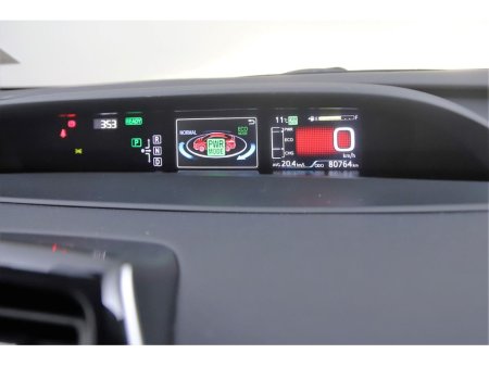 2017 Toyota Prius - thumbnail 17