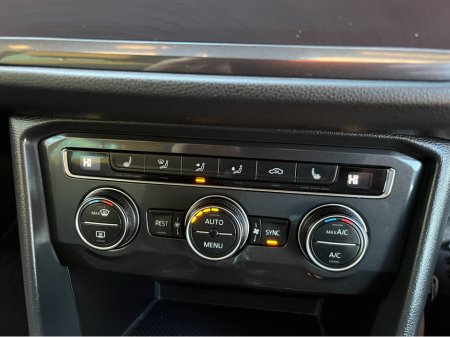 2019 Volkswagen Tiguan HIGHLINE 4MOTION AUTOMATIC 2.0 DIESEL //HIGH SPEC//360 PARKING CAMERAS//FRONT AND REAR HEATED SEATS//POWER TAILGATE//HEAD UP DISPLAY// thumbnail