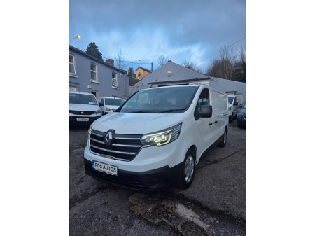 2023 Renault Trafic - view 3