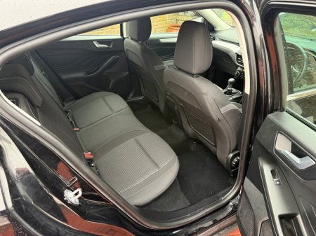 2020 Ford Focus - thumbnail 16