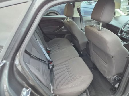 2016 Ford Focus - thumbnail 9