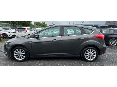 2018 Ford Focus - thumbnail 3